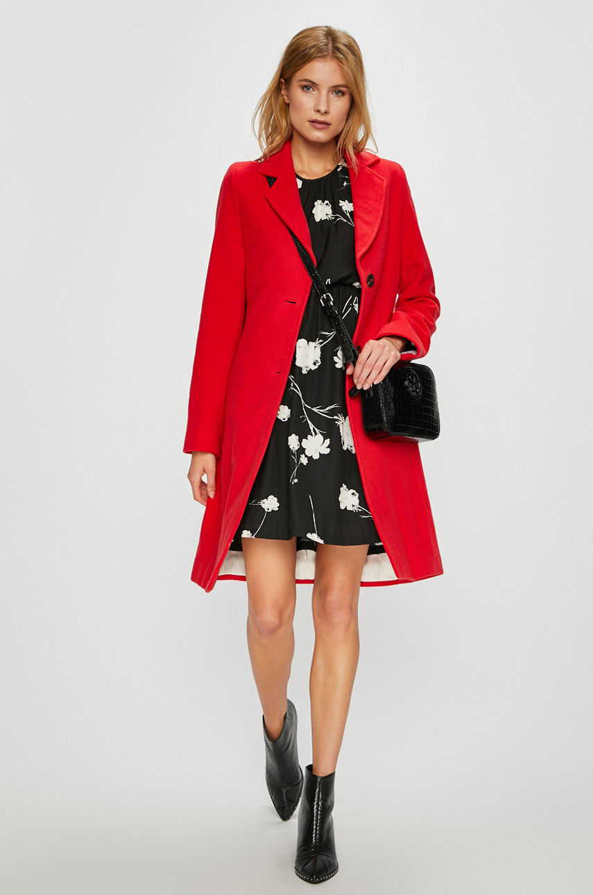 Paltoane elegante de la branduri&nbsp;indragite