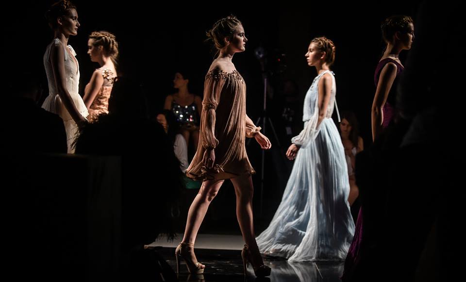 Maia Ratiu – designerul rochiilor menite a fi piese de arta, cu taieturi unice si texturi&nbsp;indraznete