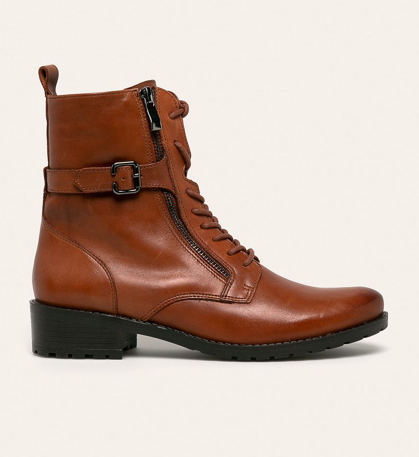 bocanci-dama-din-piele-usor-izolati