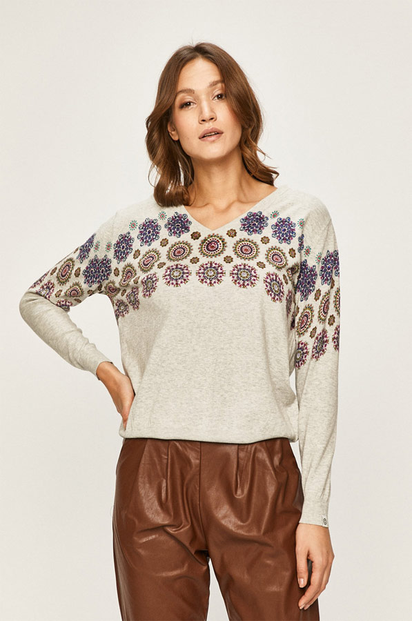 Pulover din colectia Desigual.