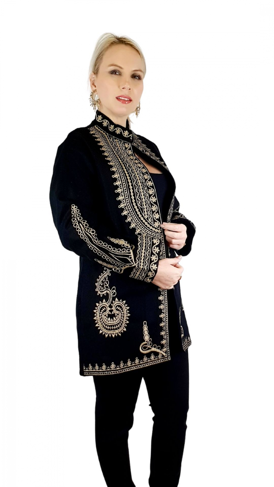 Sacou negru brodat traditional