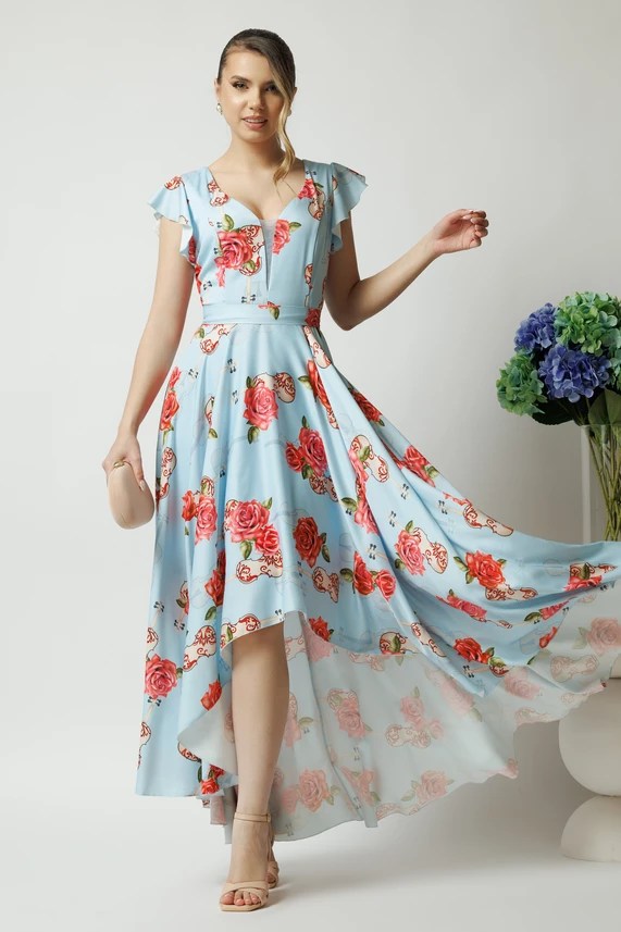 Pentru Doamne cu forme feminine – Rochia cu imprimeu care îți conturează farmecul&nbsp;natural