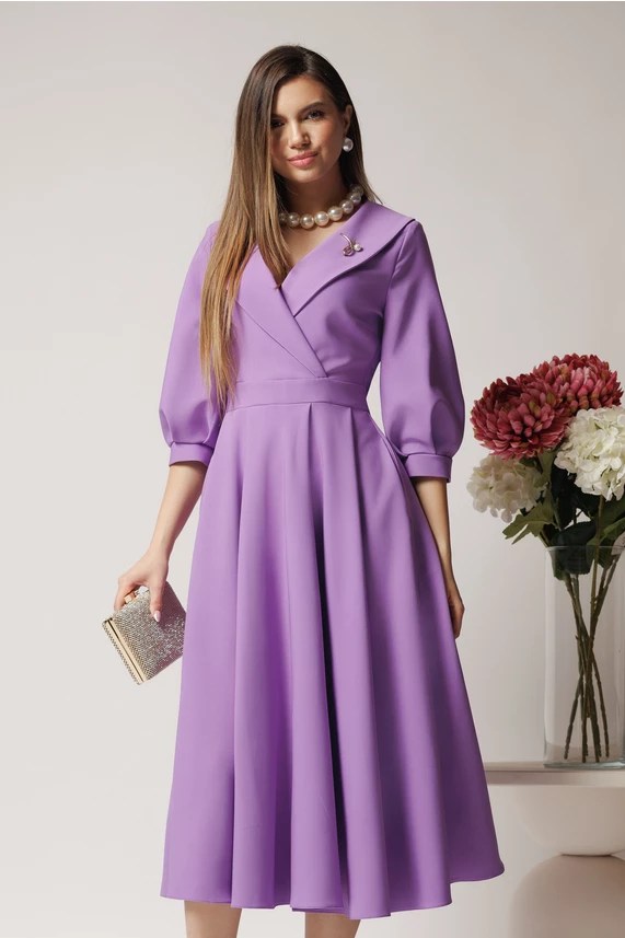 Măsuri mari: Putere, stil și încredere – Rochia office lila care avantajează silueta&nbsp;feminină